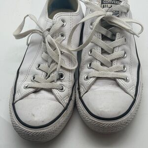 Converse Leather Men’s size 5 women’s size 7 White Lace-Up Sneakers